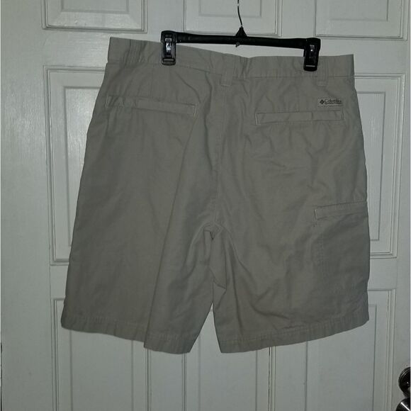 Columbia Men's Regular Fit Cotton Cargo Utility Shorts size 38 - Picture 1 of 5
